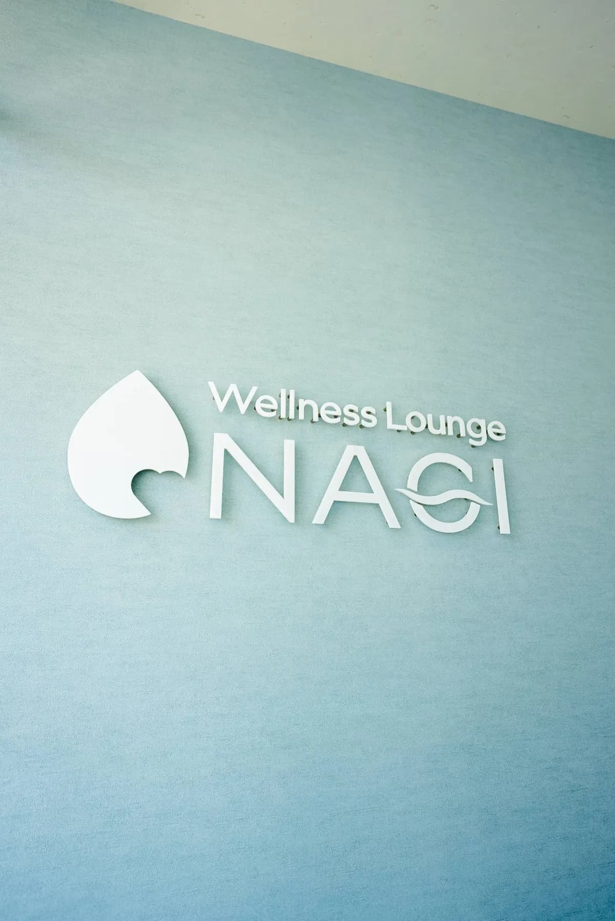 WELLNESS LOUNGE NAGI のサイン